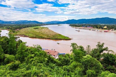 2-Day Best of Chiang Rai from Chiang Mai Private Package - Day 1: White Temple and Black House with a city circuit feel
