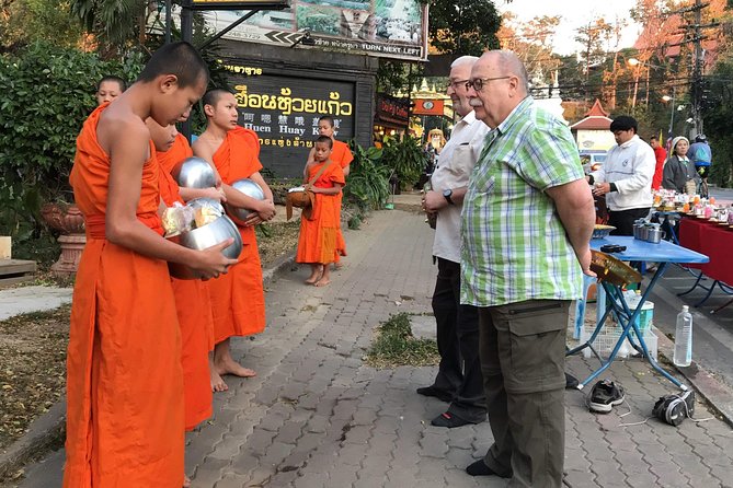 Alms and Wat Phra That Doi Suthep Private Chiang Mai Tour - Who this private Chiang Mai tour is best for