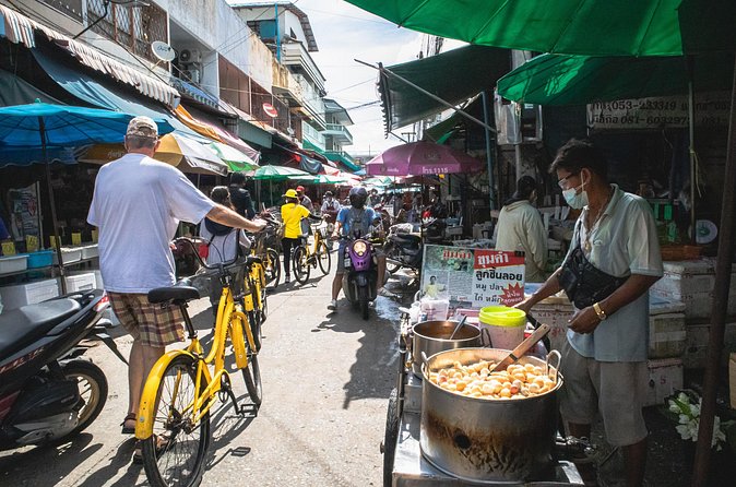 Authentic Chiang Mai 4-Hour Bicycle Tour with Northern Food - Off-the-beaten-path streets: why the route matters as much as the food