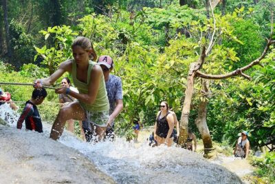Best of Chiangmai day trip Temples and Sticky waterfall - Morning logistics: the 9:00 am start and why pickup matters