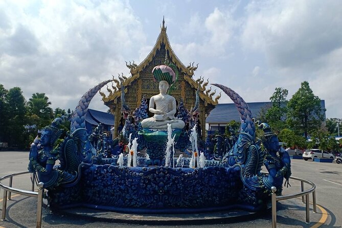 Best Places in Chiang Rai White, Blue, Big Buddha, Tea Plantation - Pickup, van comfort, and the reality of travel time