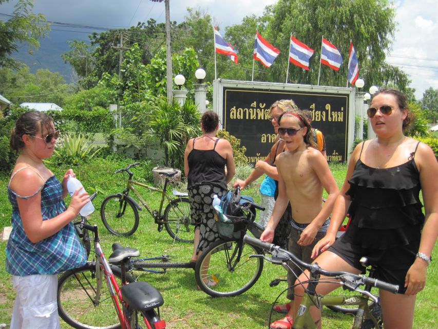 Chiang Mai: 24 km Leisure Cycling & swim Lake Huay Tueng Tao - Hybrid bike comfort and real safety before you move