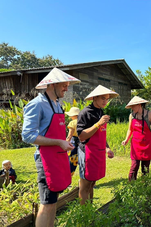 Chiang Mai: Asia Scenic Thai Cooking School - Guides in English and Thai: where the lesson really lands