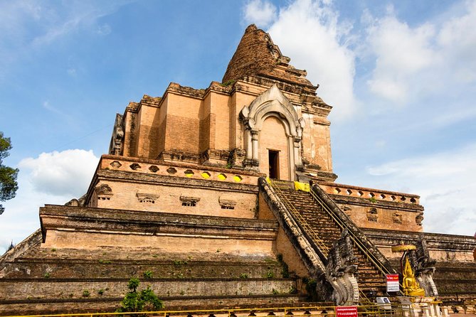 Chiang Mai Best City Tour with Doi Suthep & Iconic Temples - Up to Doi Suthep: views, crowds, and why timing helps