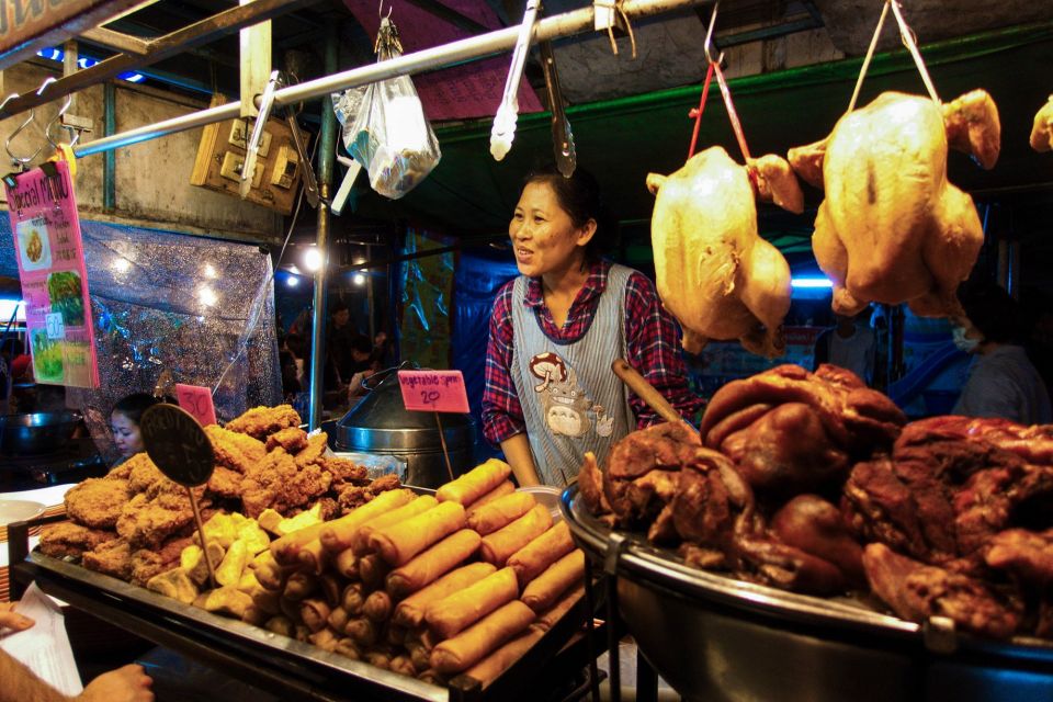 Chiang Mai: Chiang Mai Bar Hopping Guided Night Tour - Chang Phuak Gate Market: where the food does the talking