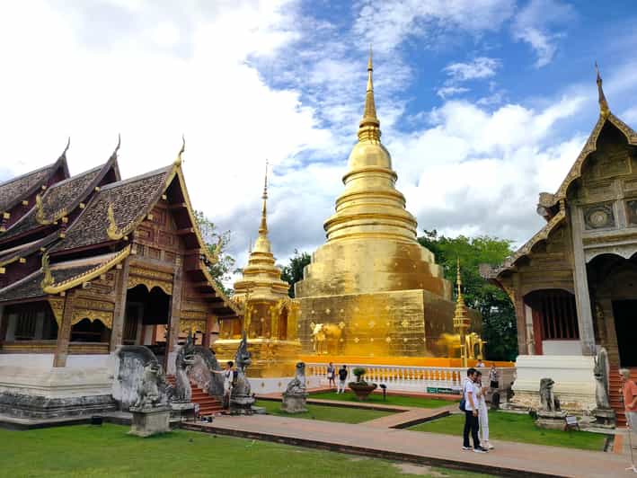 Chiang Mai: Chiang Mai Old City Twilight Walking Tour - Why Chiang Mai’s Old City at Twilight Works So Well