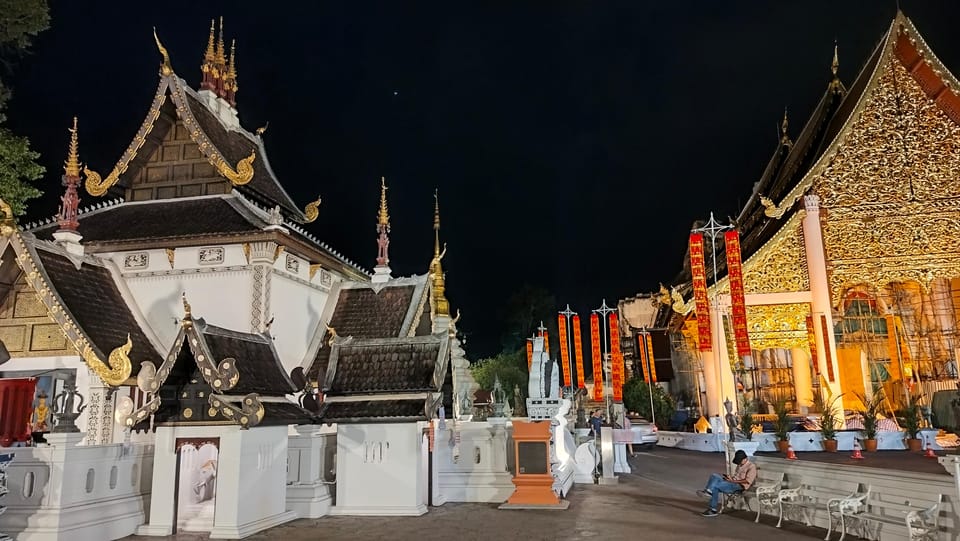 Chiang Mai: Chiang Mai Old City Twilight Walking Tour - Temple Dress Code: The Fastest Way to Avoid a Hassle