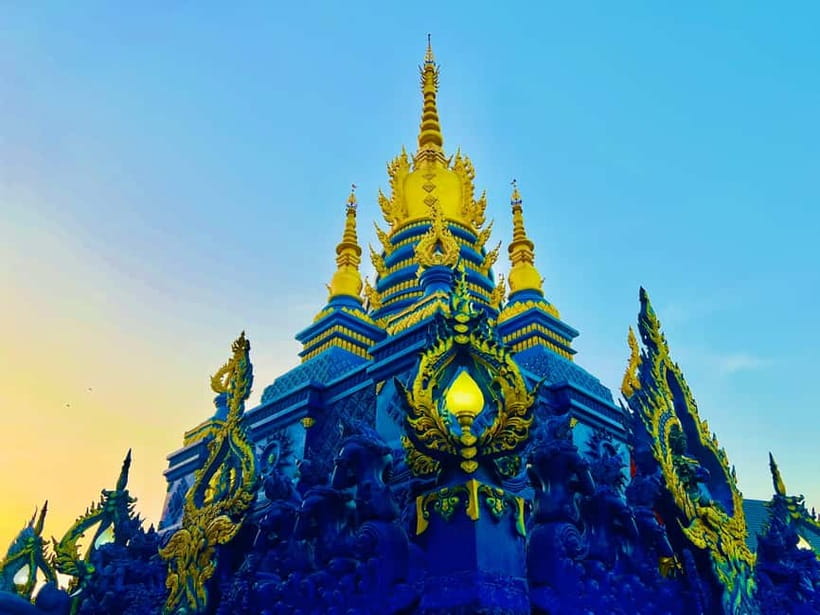Chiang Mai: Chiang Rai Highlights in One Day - Wat Rong Suea Ten: deep blue colors and the golden Buddha