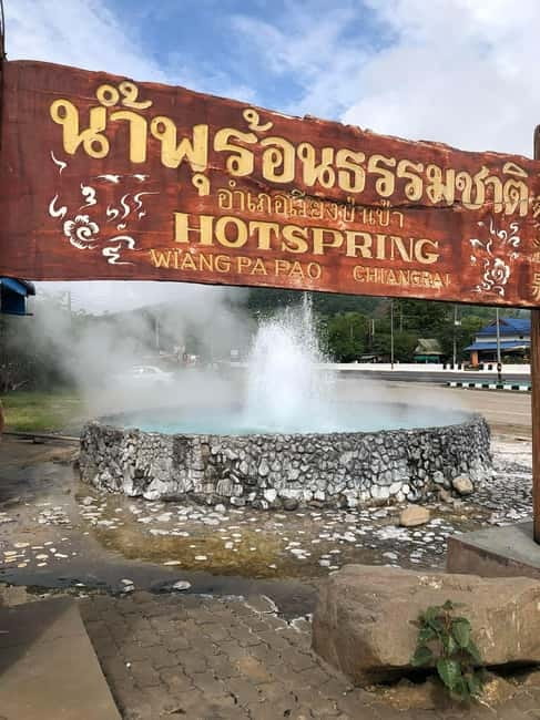 Chiang Mai: Chiang Rai White, Blue & Black Temples Day Tour - Pickup and the van ride: what your day feels like