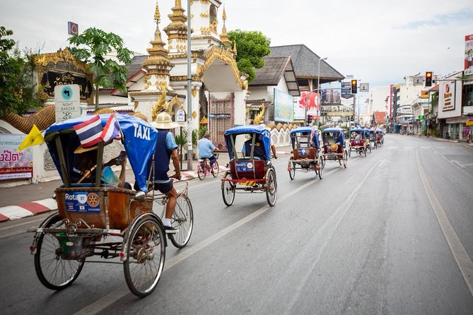 Chiang Mai City Life Style (Half day, No lunch) - Thapae Road by Sam-Lor trishaw, then Wat Phra Singh (1345)