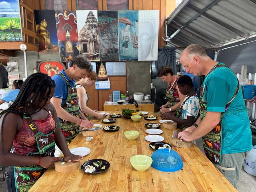Chiang Mai: Cooking Class with Market and Pickup - Curry Paste and Timing: Where Thai Flavor Comes From