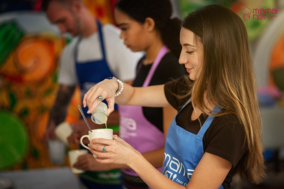 Chiang Mai: Cooking Class with Organic Farm at Mama Noi - Meet the instructors: English teaching with personality