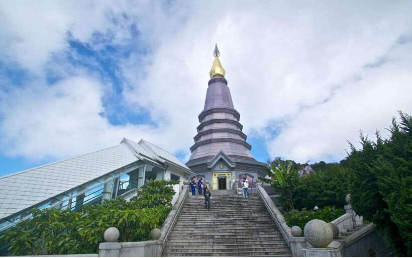 Chiang Mai: Doi Inthanon National Park and Pha Dok Siew Trek - Wachirathan Waterfall: The End Payoff When the Weather Turns