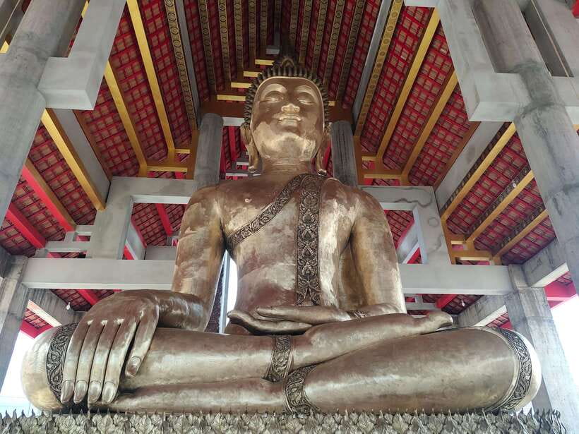 Chiang Mai: Elephants, Sticky Waterfalls, Market and Temple - Wat Ban Den Temple: Colorful Lanna Architecture With a Peaceful Feel