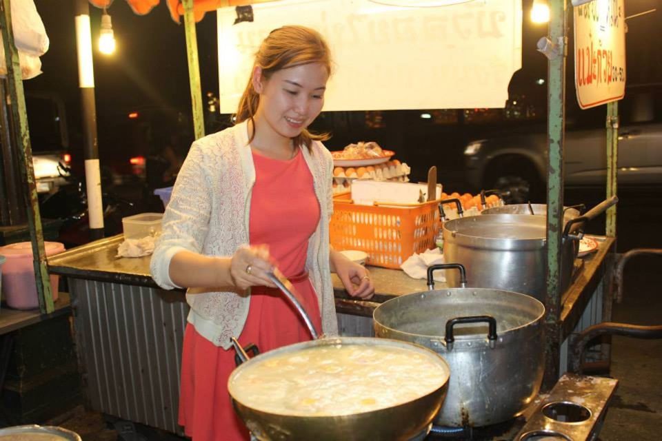 Chiang Mai: Evening Local Street Food Market Tour - Your Evening Route: Two Markets and a Northern Thai Food Education