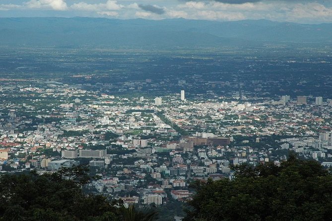 Chiang Mai: Guided City & Temple Discovery with Hotel Pickup - Wat Chedi Luang Varavihara: Historic Center and Big Presence
