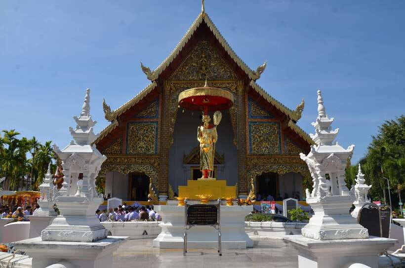 Chiang Mai: Historic Temples and City Guided Walking Tour - Pace and group size: why up to 10 people matters