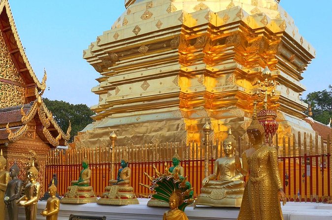 Chiang Mai Iconic Temples and City Tour - Wat Chedi Luang Varavihara: historic center and a major Buddhist story