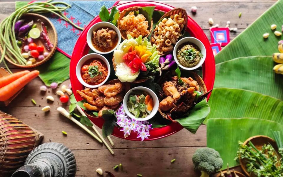 Chiang Mai: Khantoke Dinner with Traditional Performance - The show: Lanna dances, folk music, and the rhythm of rituals