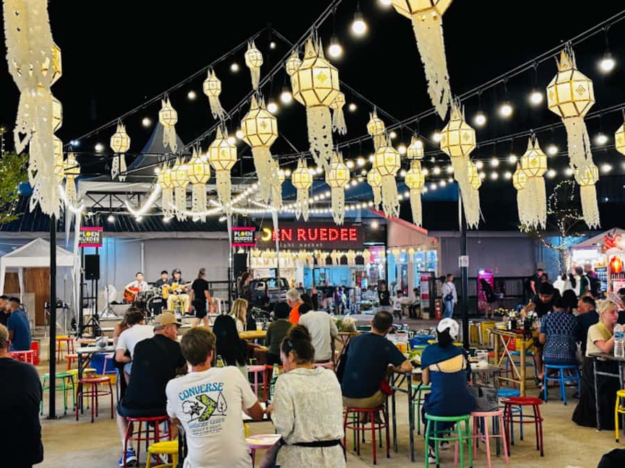Chiang Mai: Ladyboy Cabaret Show with Dinner and Drinks - Photo Moments: The Part You’ll Remember on Your Worst Travel Day