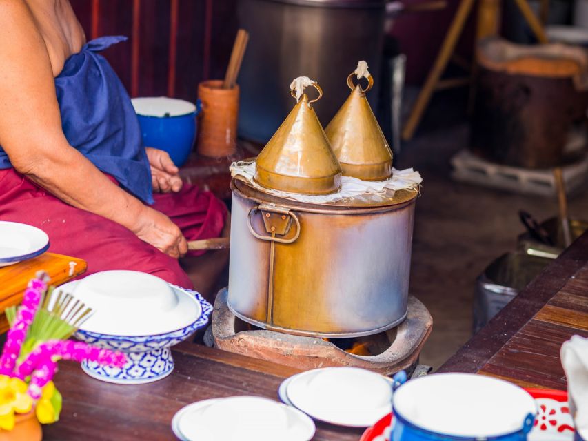 Chiang Mai: Local Food and Markets Guided Walking Tour - Stop 2: Go Neng and Pa Thong Ko Deep-Fried Dough Sticks