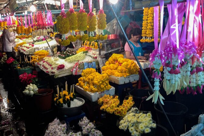 Chiang Mai Michelin Food Walking Tour with Professional Tour Guide - Stop 2 at Gor Neng: pa tong go, crispy and oddly satisfying