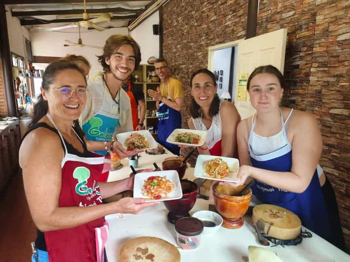 Chiang Mai: Morning Cooking Class with Market Visit - Getting cooking with New at Galangal Cooking Studio