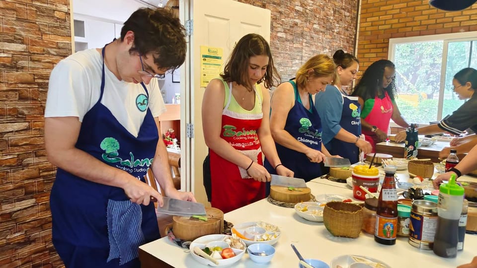 Chiang Mai: Morning Cooking Class with Market Visit - Your menu choices: 6 dishes total, built from real Thai categories