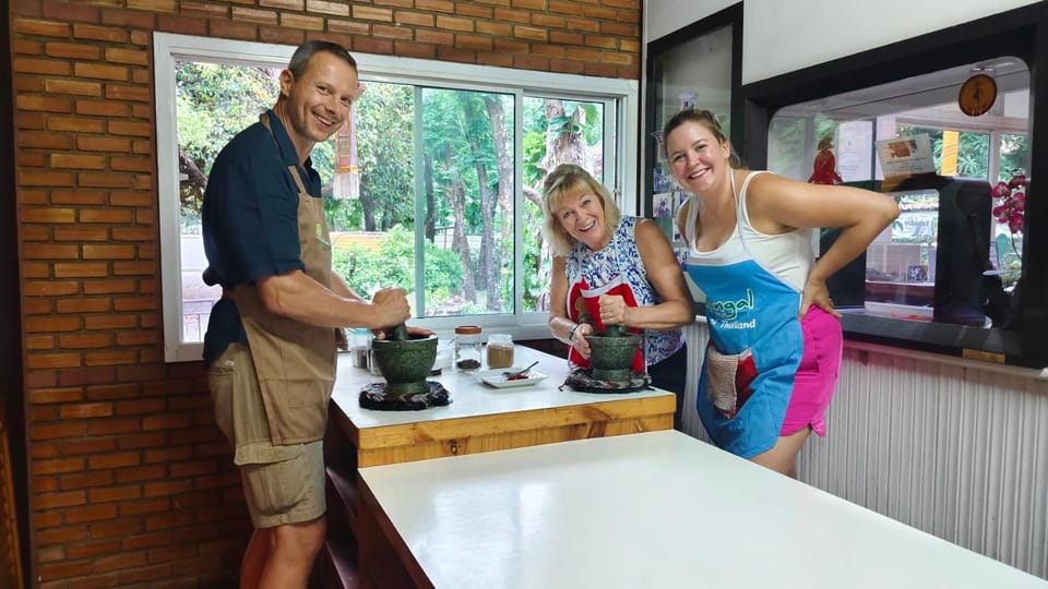 Chiang Mai: Morning Cooking Class with Market Visit - Dietary fit: vegetarian, vegan, Halal, and gluten-free options