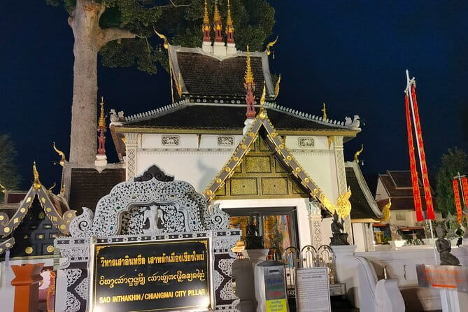 Chiang Mai Old City & Temples 3 hour Twilight Walking Tour - The guides are the difference maker