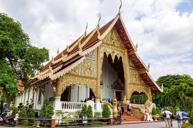 Chiang Mai Old City & Temples Guided Walking Tour - 3 Hrs - Wat Phra Singh: Lavish Grounds and a Sanctuary You’ll Want to Slow Down For