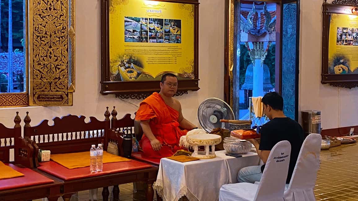 Chiang Mai Old City Twilight Walk Tour: Lanna Majestic Glow - Your guide: why the teaching part is the main attraction