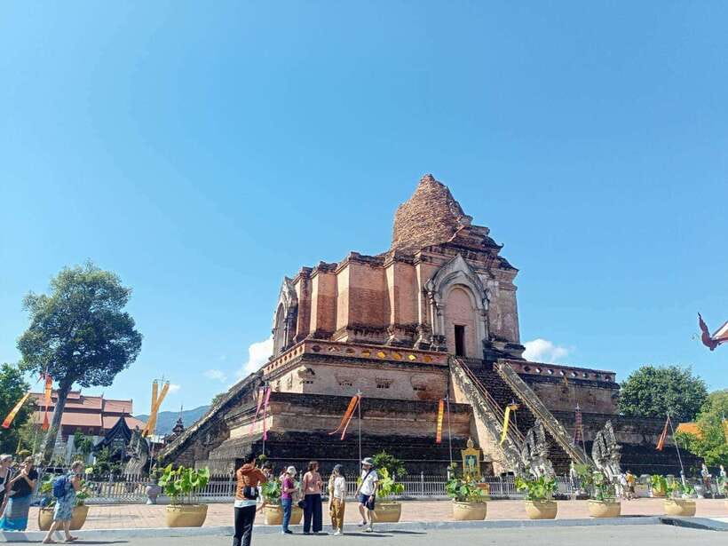 Chiang Mai: Private City Tuk-Tuk Tour - Old City Temples: Wat Phra Singh, Wat Chedi Luang, Wat Chiang Man