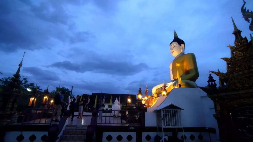 Chiang Mai: Private Historic Old City Bike Tour - Night - Three Kings Monument and Wat Intakhin: The Square Between People and Belief