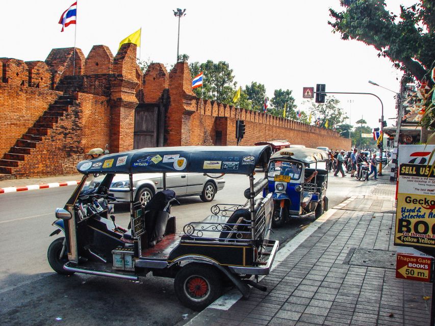 Chiang Mai: Private Tuk Tuk Tour of City Temples With Pickup - Wat Chedi Luang: the Big Stupa and the Emerald Buddha connection