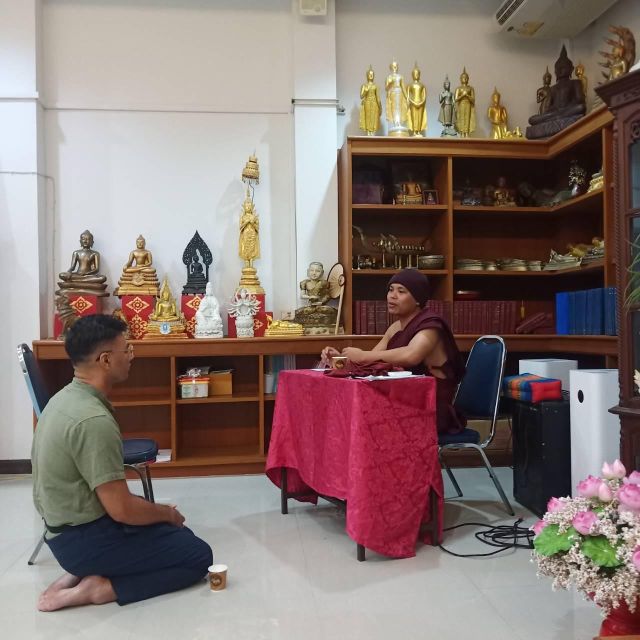 Chiang Mai: Silver Craftwork Temple Tour with Monk Meeting - Who should book this tour