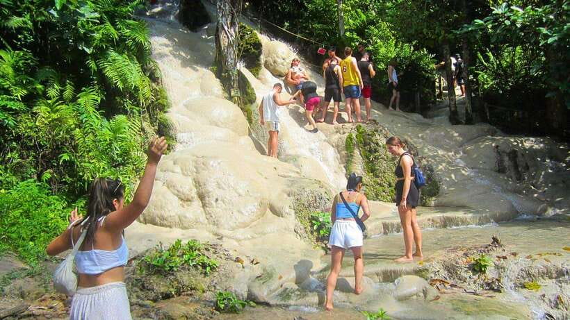 Chiang Mai: Sticky Waterfall, Chet Si Fountain Park Transfer - Pickup in Chiang Mai: where you meet, and what to expect from the driver