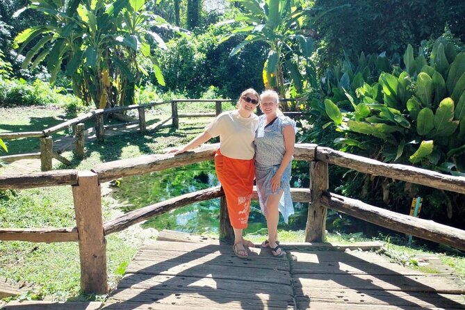Chiang Mai Sticky Waterfall Dantewada and Banden Temple Tour - Sticky Waterfall (Buatong Waterfall): climb the flow with grippy rocks