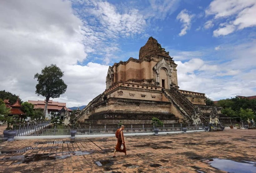 Chiang Mai: Temple And City Walking Tour Part I - Starting 08.20 am: The morning rhythm that makes temple visits easier