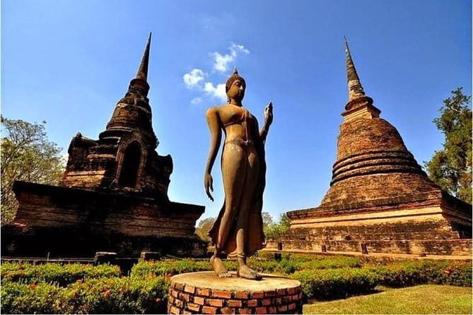 Chiang Mai Temples and Market Tuk Tuk Night Tour - Stop 5: Night Bazaar finale with street food meal and dessert