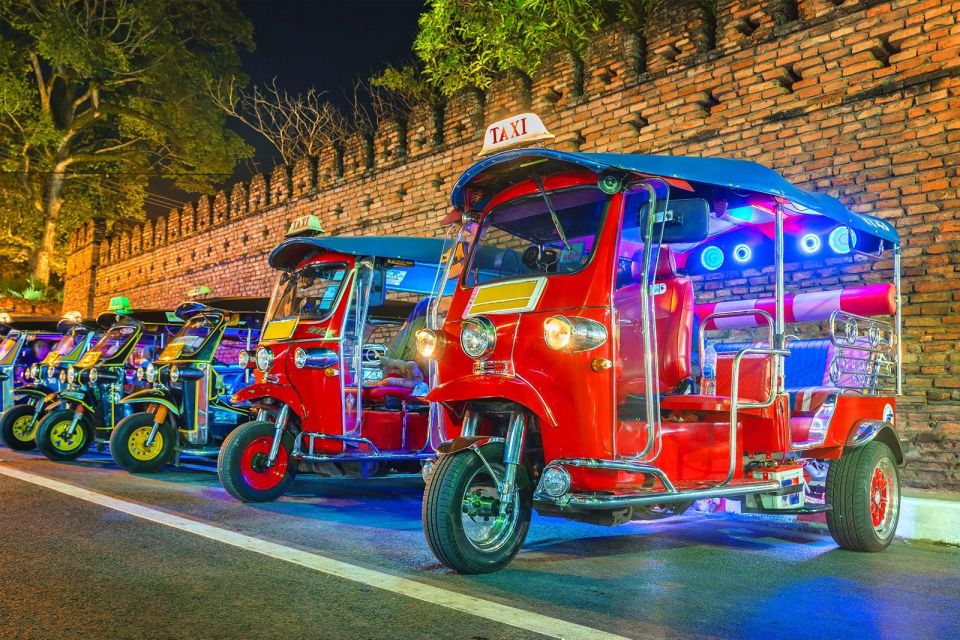 Chiang Mai: Temples and Street Food Night Tour by Tuk Tuk - Seating, comfort, and who this tour suits best