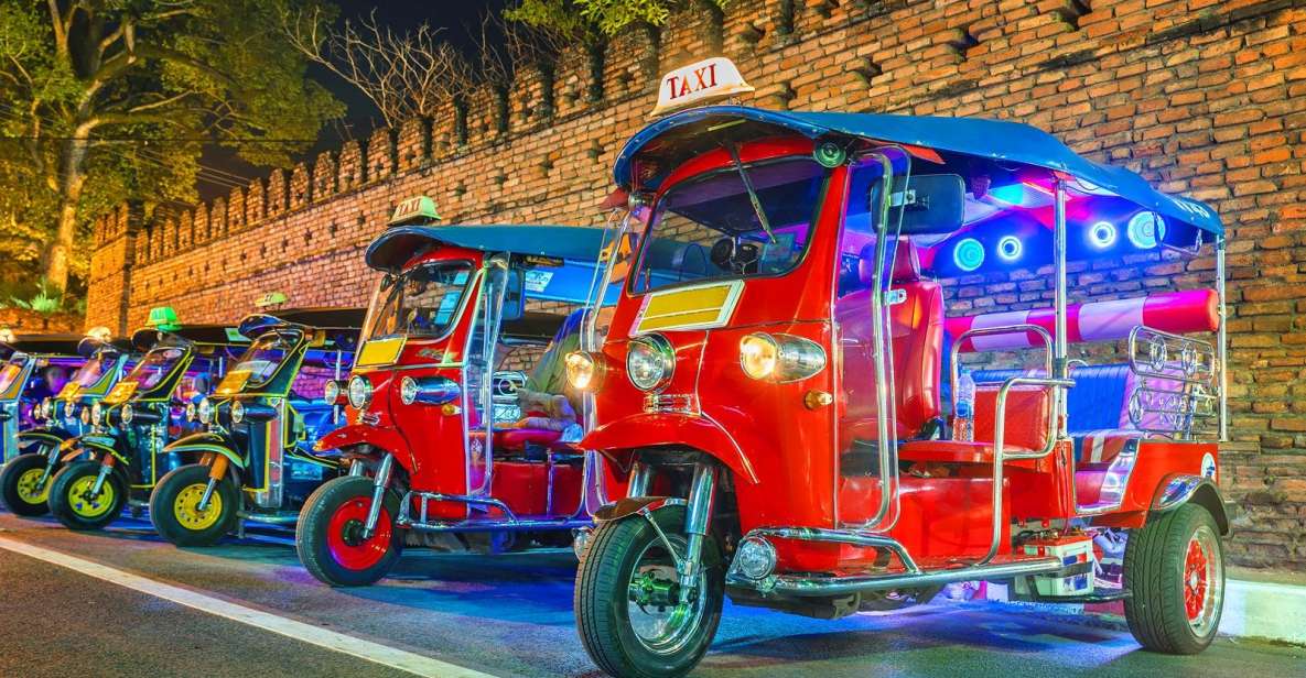 Chiang Mai: Temples and Street Food Night Tour by Tuk Tuk - Pickup, timing, and temple stop rhythm