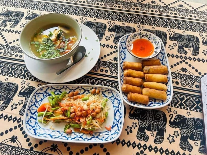 Chiang Mai: Traditional Thai Cooking Class with Market Tour - A Lanna home kitchen in the old city