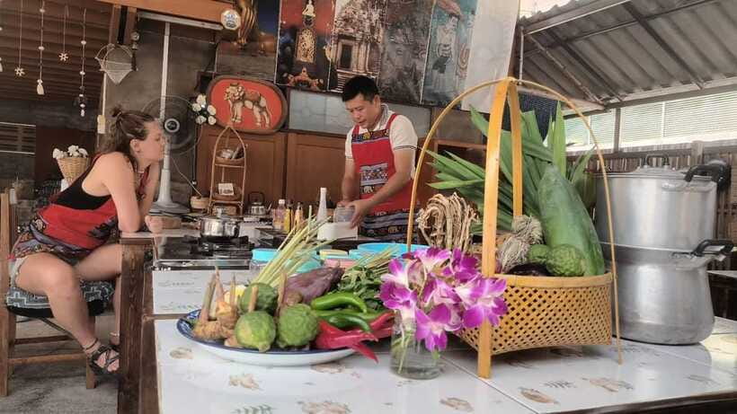 Chiang Mai: Traditional Thai Cooking Class with Market Tour - Cooking class style: hands-on stations and real teaching