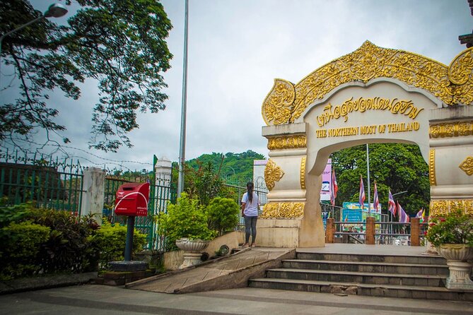 Chiang Rai Tour: Hot Spring,White Temple, Golden Triangle, Yao - Wat Rong Khun: White Temple’s glass detail is the whole point