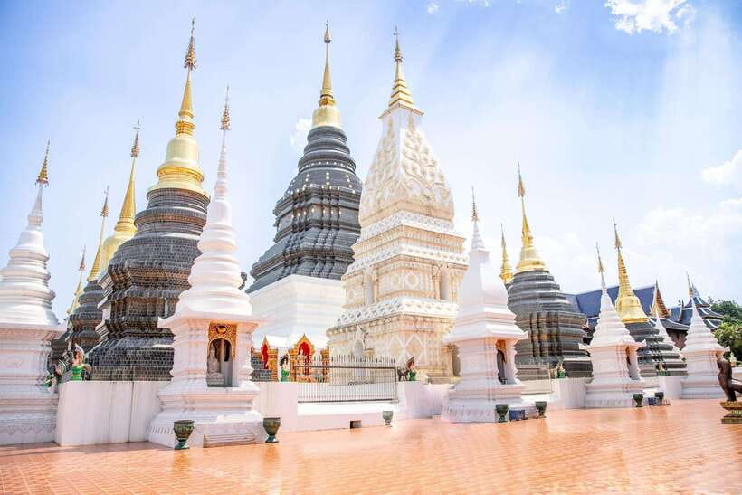 Chiangma: Wat ban den, Blue Temple & Sticky Waterfall. - The Ride to Bua Thong: Plan for Sun and Quick Transitions