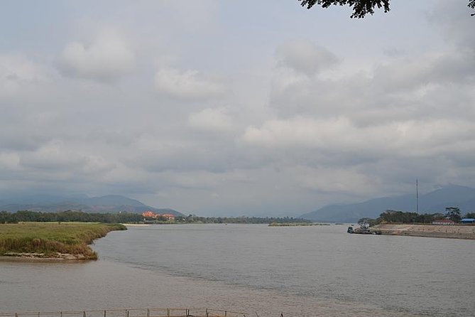 Chiangrai Round Trip Classic Tours 3 Days 2 Nights - Day 2 in Chiang Rai: Blue Temple, a Maekok Boat Trip, and Baan Dam’s Strange Beauty