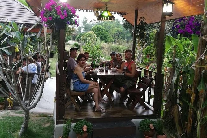 Cooking Evening Class Chiang Mai Visit Organic Garden and Market - Dining Setup: Air-Conditioned Comfort or Garden Air