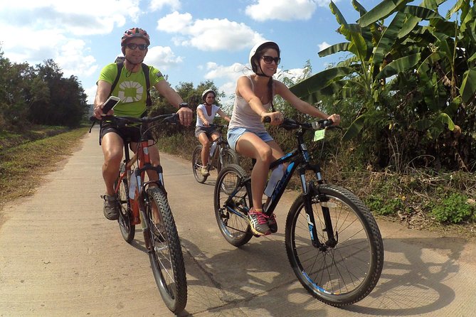 Cycling tour and Buatong waterfall - Mae Taeng Valley: the day’s real start happens on the bike