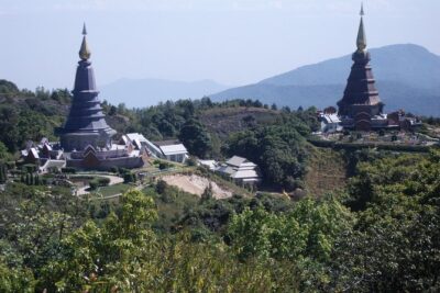 Doi Inthanon National Park - Thailand's Highest Peak - Wat Phra That Si Chom Thong: a golden chedi that’s easy to appreciate